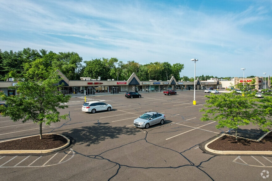 1925 Norristown, Maple Glen, PA for lease - Building Photo - Image 3 of 6