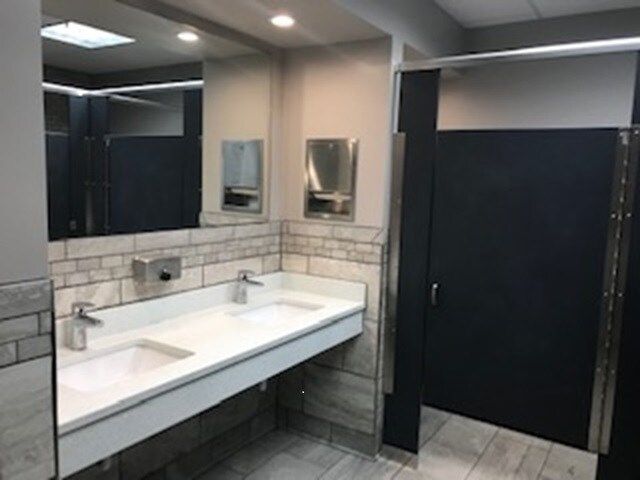 100 Allegheny Dr, Warrendale, PA à louer - Photo du bâtiment - Image 2 de 8