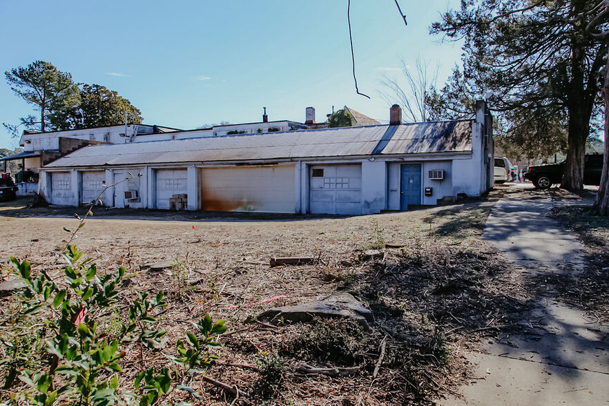 115 W Connecticut Ave, Southern Pines, NC for lease - Primary Photo - Image 1 of 10