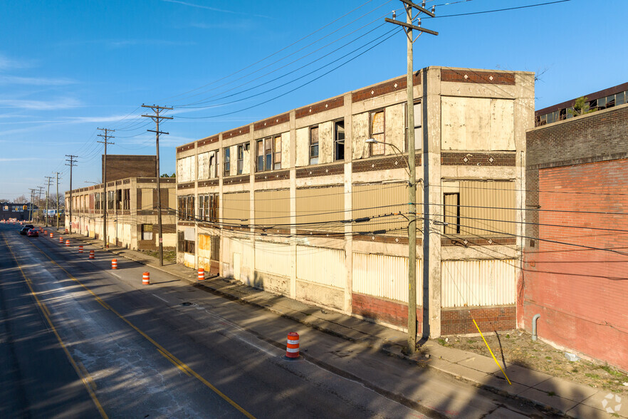 6660 Mount Elliott St, Detroit, MI à louer - Photo du bâtiment - Image 2 de 4