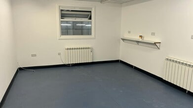 15-29 Hurlbutt Rd, Warwick for lease Building Photo- Image 2 of 2