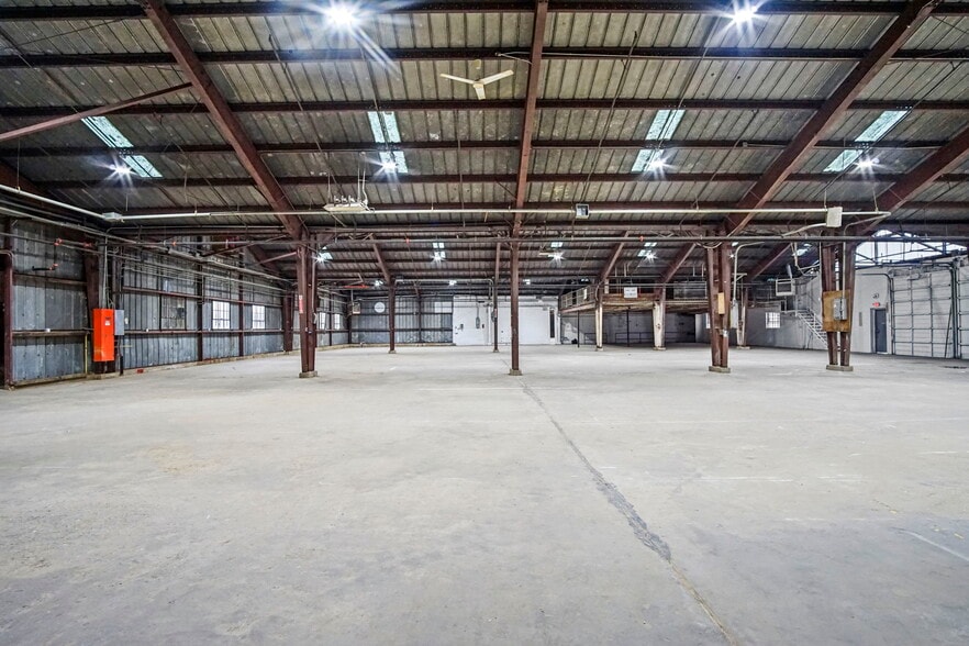 1701 NW 5th St, Oklahoma City, OK à louer - Photo du bâtiment - Image 3 de 10