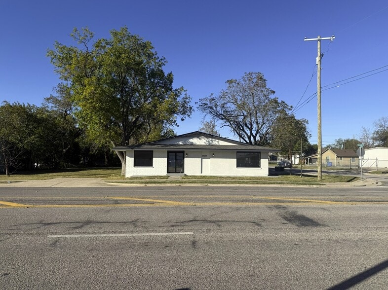 900 W 2nd St, Taylor, TX for sale - Building Photo - Image 2 of 24