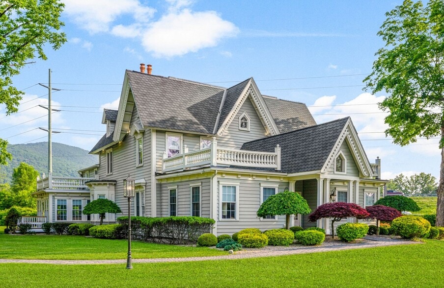 892 Main St, Fishkill, NY for sale - Building Photo - Image 2 of 10