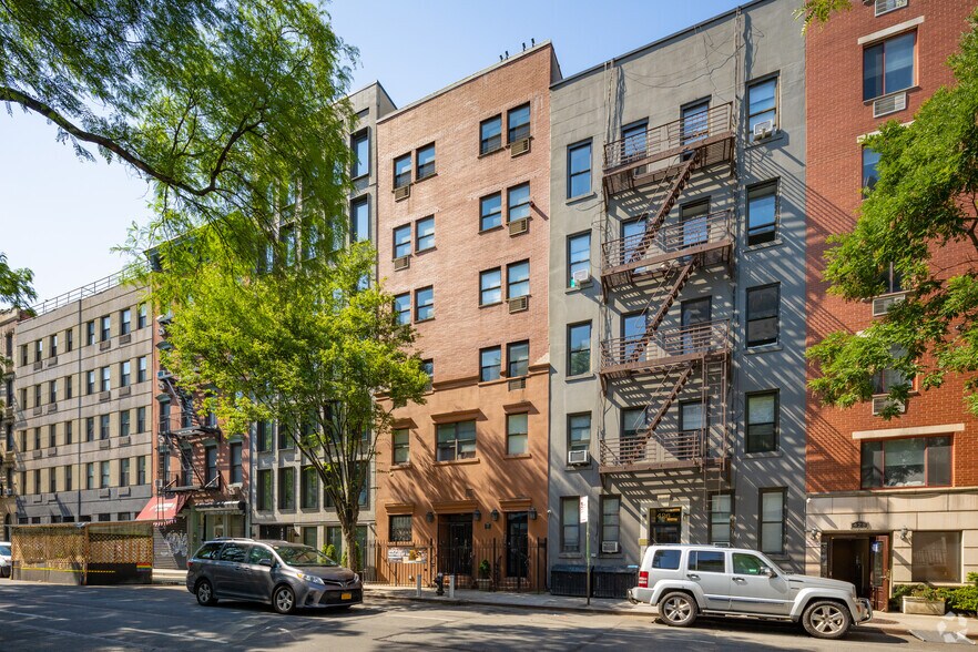 424 W 49th St, New York, NY à louer - Photo du bâtiment - Image 2 de 15