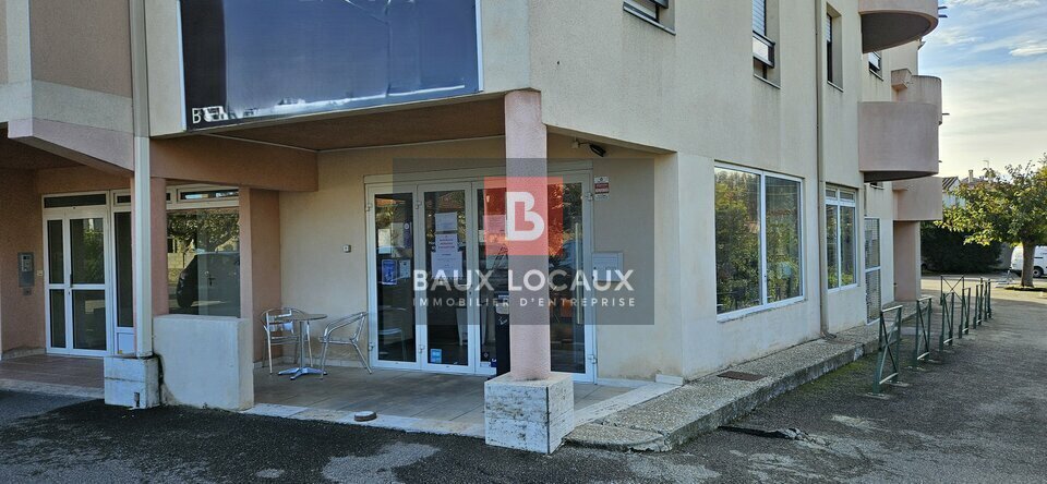 Retail in Carpentras for lease Building Photo- Image 1 of 7