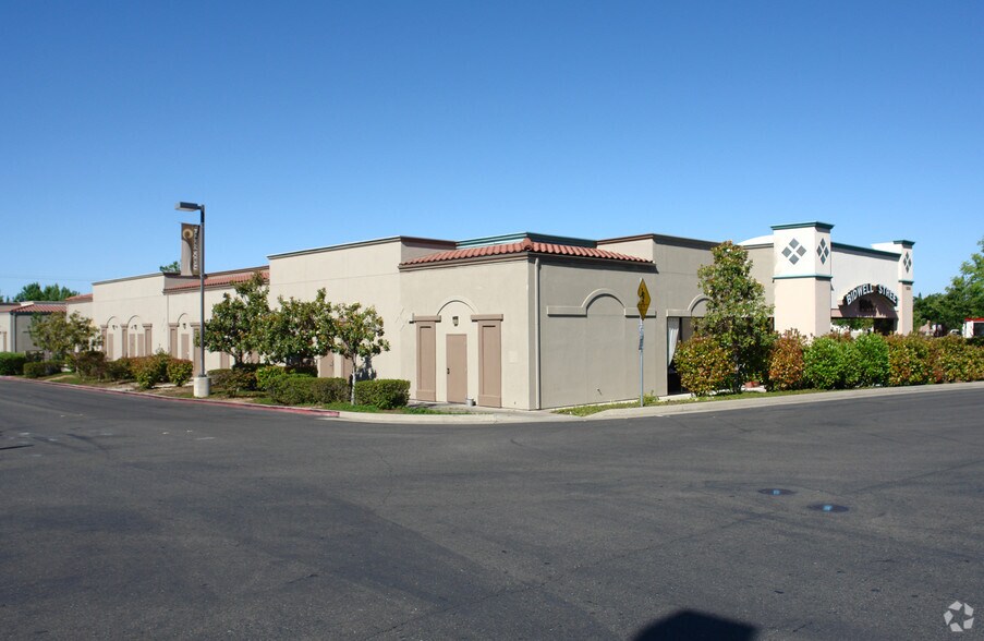1004 E Bidwell St, Folsom, CA à vendre - Photo du bâtiment - Image 2 de 2