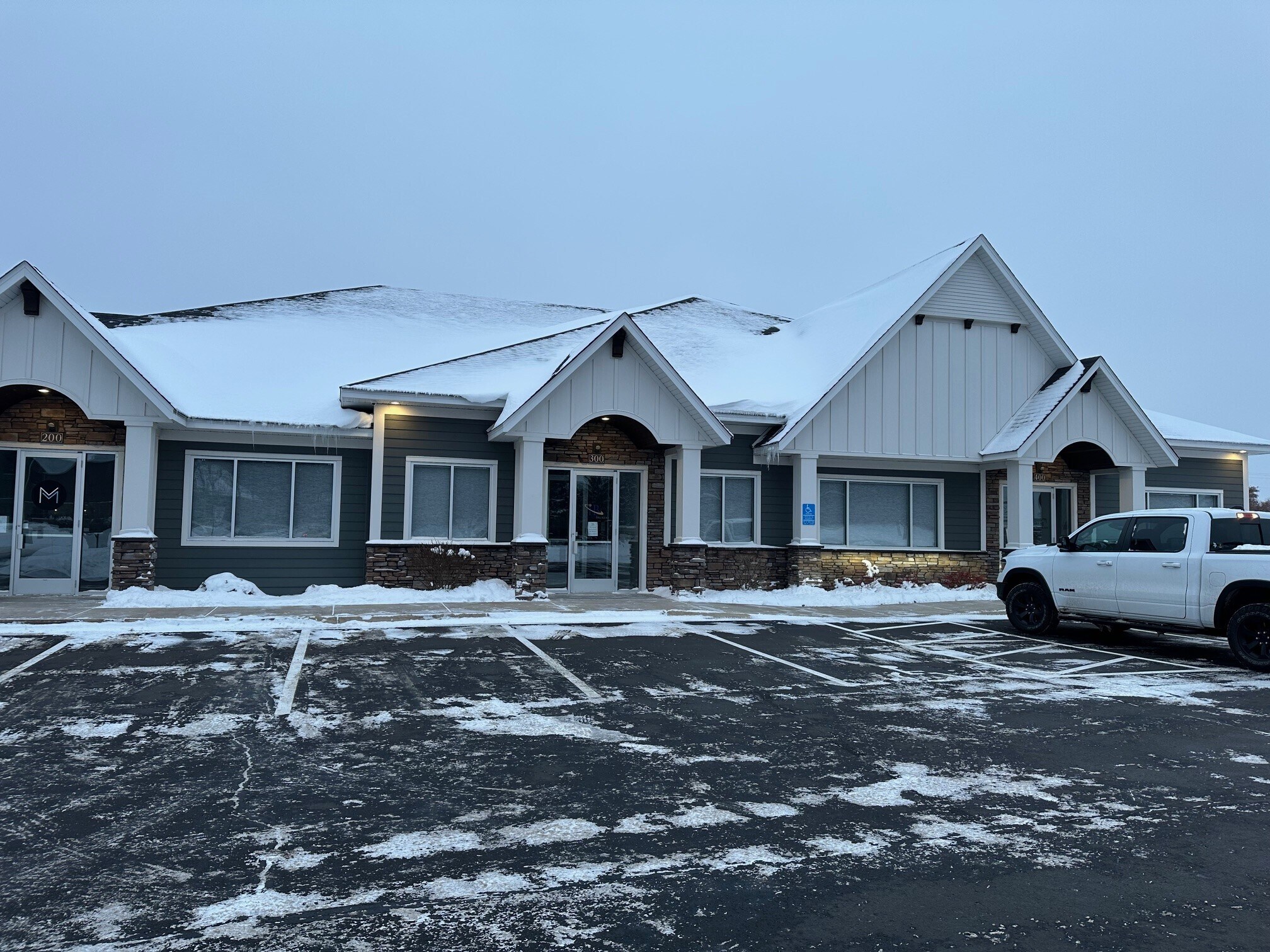 13654 Van Buren St NE, Ham Lake, MN à louer Photo du bâtiment- Image 1 de 2