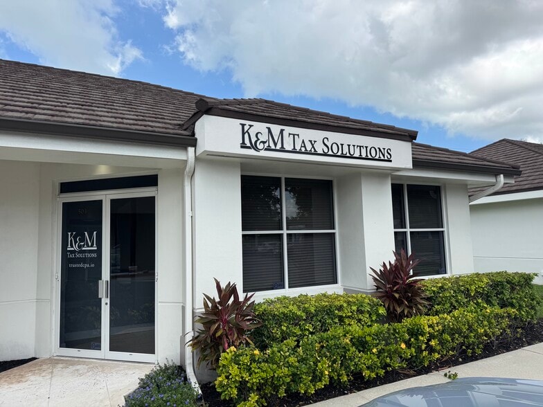 2335 Stanford Ct, Naples, FL for lease - Building Photo - Image 2 of 5