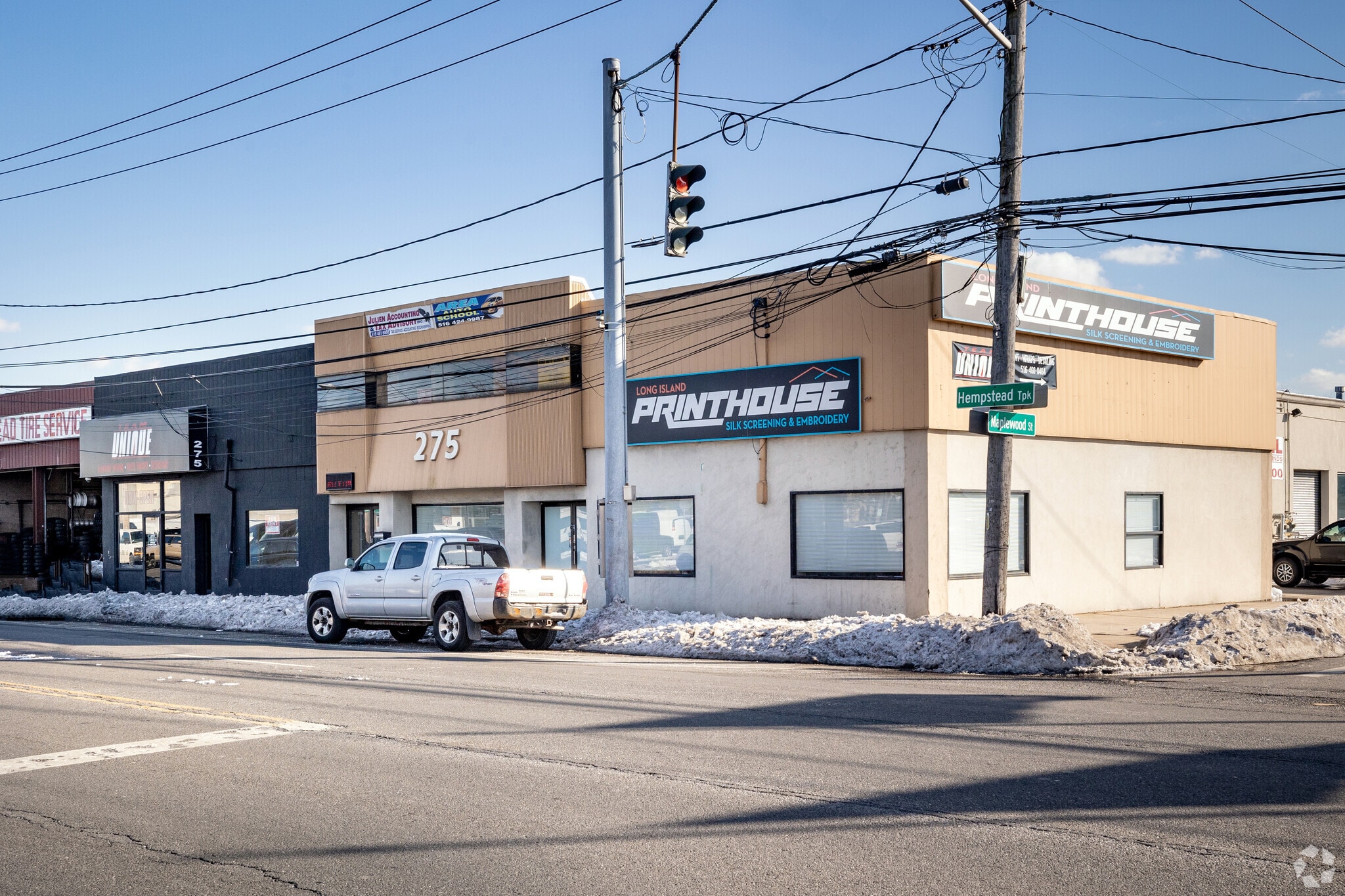 275 Hempstead Tpke, West Hempstead, NY for lease Primary Photo- Image 1 of 10