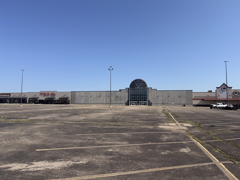 6610-6840 W Kellogg Dr, Wichita, KS for lease - Building Photo - Image 1 of 2