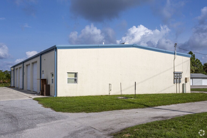 6469 Florida St, Punta Gorda, FL for lease - Primary Photo - Image 2 of 6