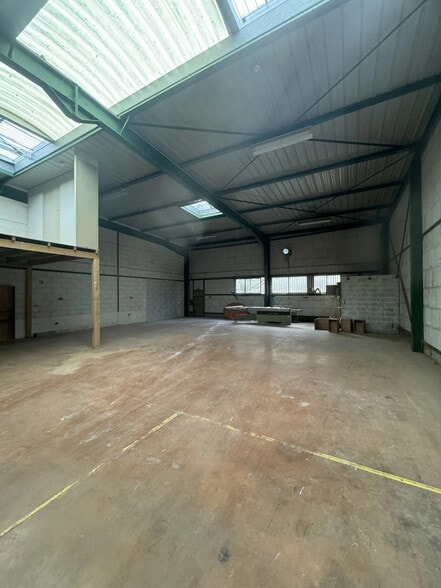 Flex in Lognes for lease - Interior Photo - Image 3 of 4