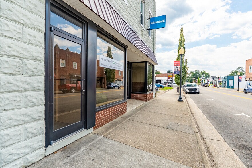 215 S Main St, Blackstone, VA à vendre - Photo du bâtiment - Image 3 de 32