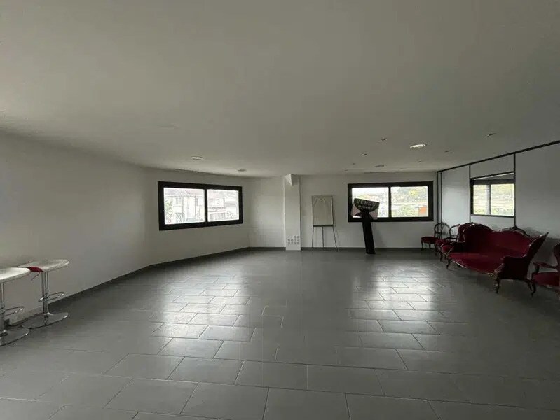 Office in Bassens for sale Interior Photo- Image 1 of 8