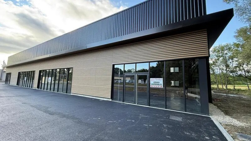Flex dans Saint-Denis-lès-Bourg à louer - Photo du bâtiment - Image 1 de 7