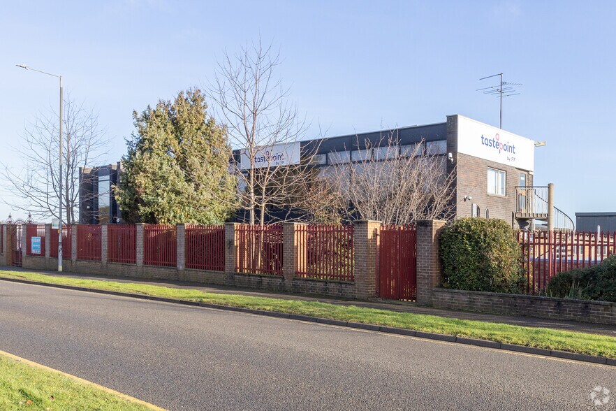 Denington Rd, Wellingborough à vendre - Photo du bâtiment - Image 2 de 2