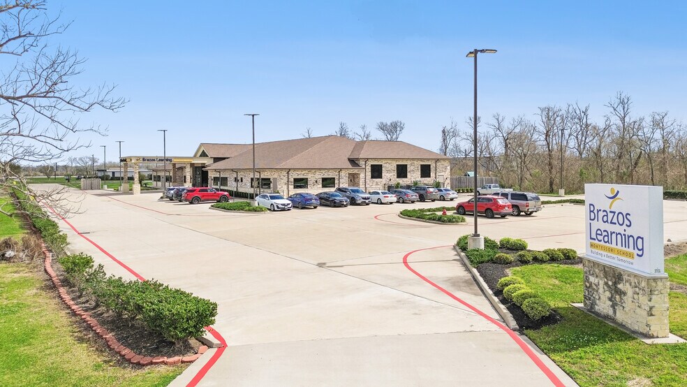 2007 FM 2004 Dr, Richwood, TX à vendre - Photo principale - Image 1 de 19