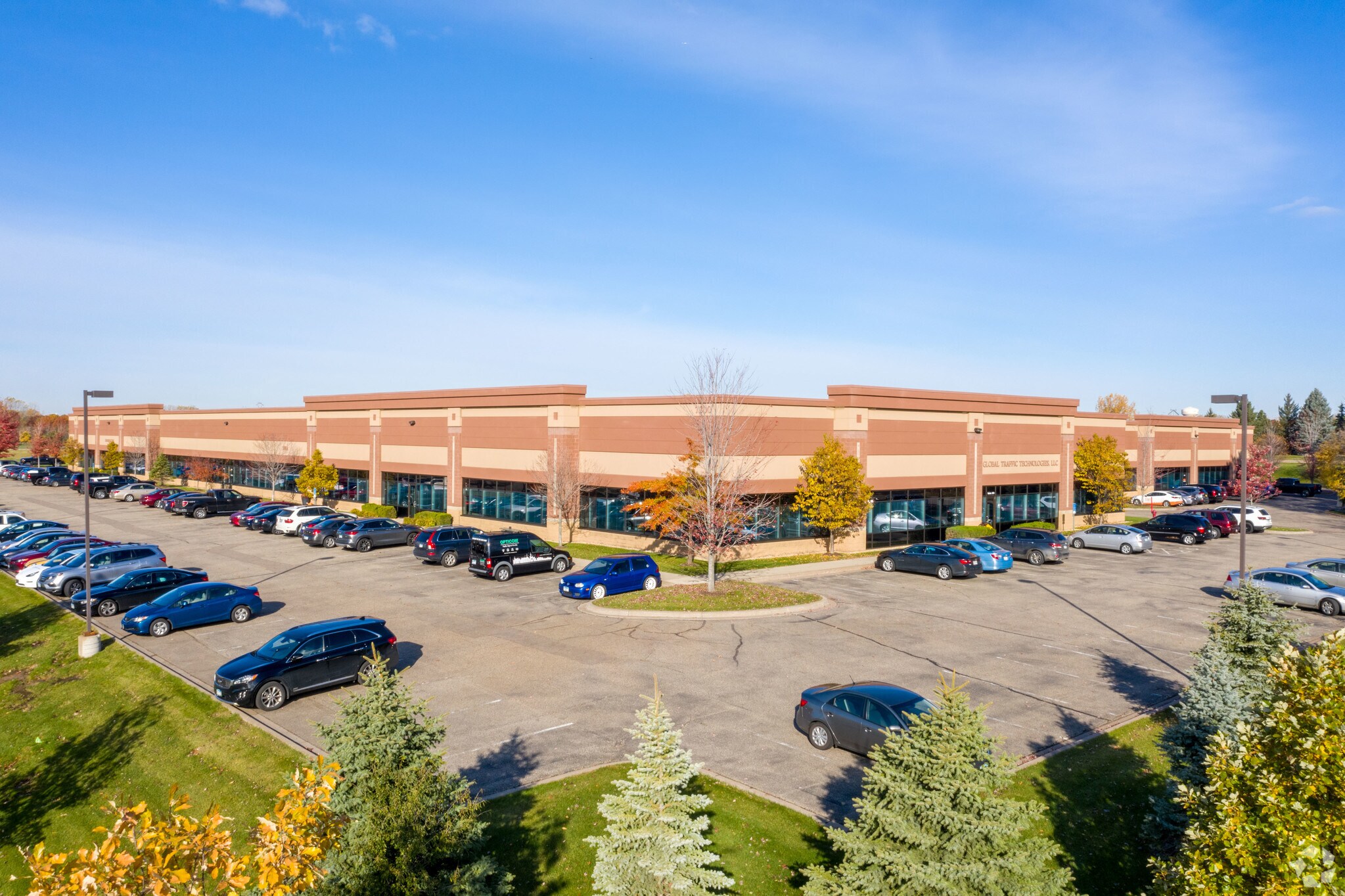 7800 3rd St N, Oakdale, MN à louer Photo du bâtiment- Image 1 de 15