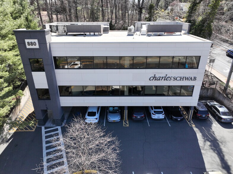 880 Central Park Ave, Scarsdale, NY à vendre - Photo du bâtiment - Image 1 de 7