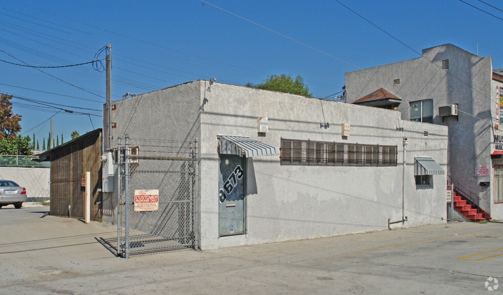 8669-8673 Venice Blvd, Los Angeles, CA for lease - Building Photo - Image 2 of 4