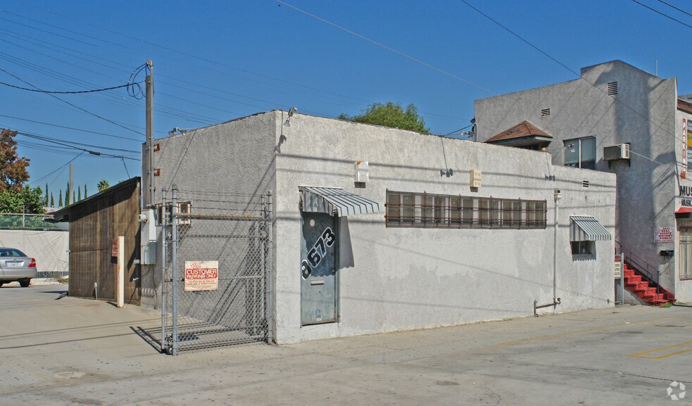 8669-8673 Venice Blvd, Los Angeles, CA à louer - Photo du bâtiment - Image 2 de 4