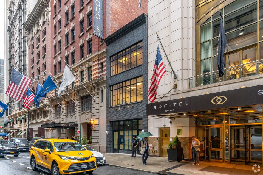 47 W 44th St, New York, NY for lease - Building Photo - Image 3 of 5