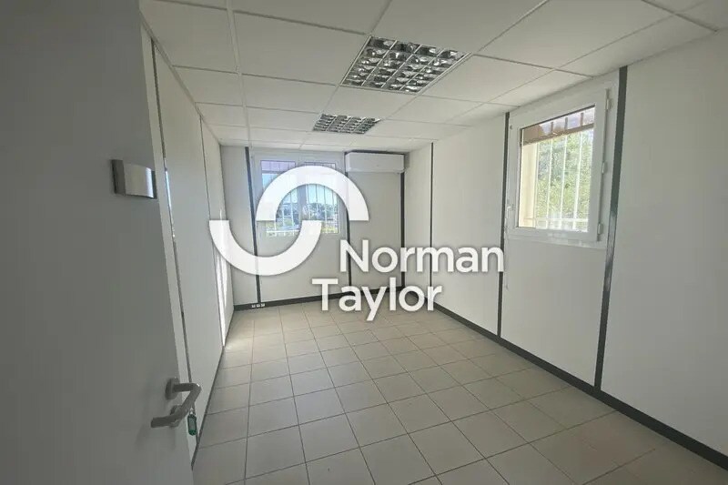 Office in Montpellier for lease - Building Photo - Image 2 of 11