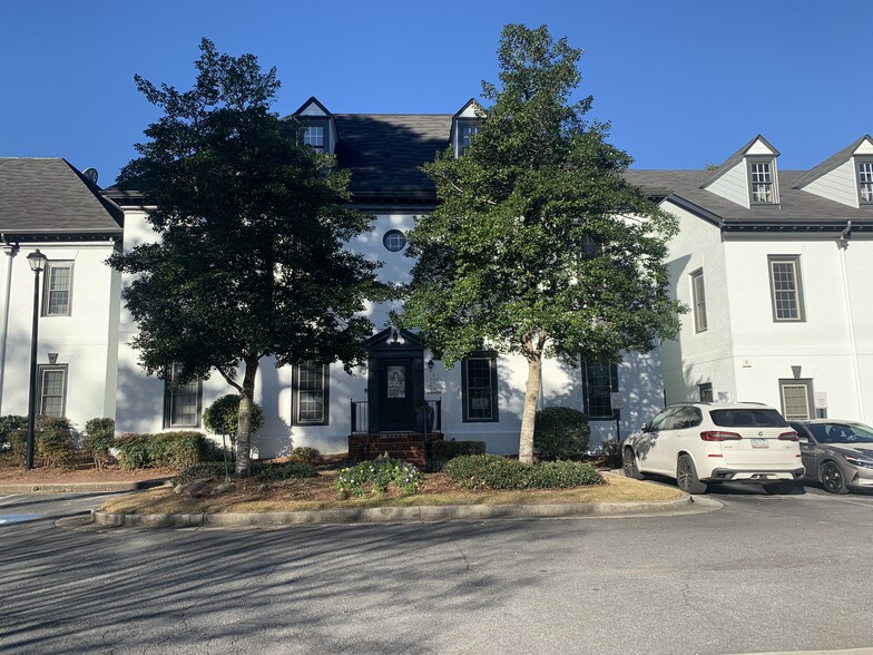 4840 Roswell Rd NE, Atlanta, GA for lease - Building Photo - Image 2 of 4