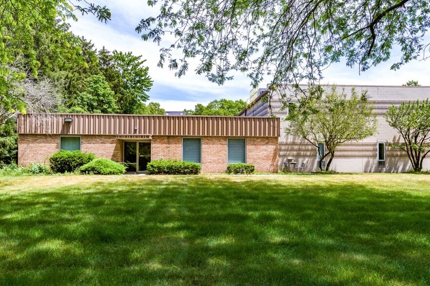 100 Anchor Rd, Michigan City, IN à louer - Photo du bâtiment - Image 3 de 10