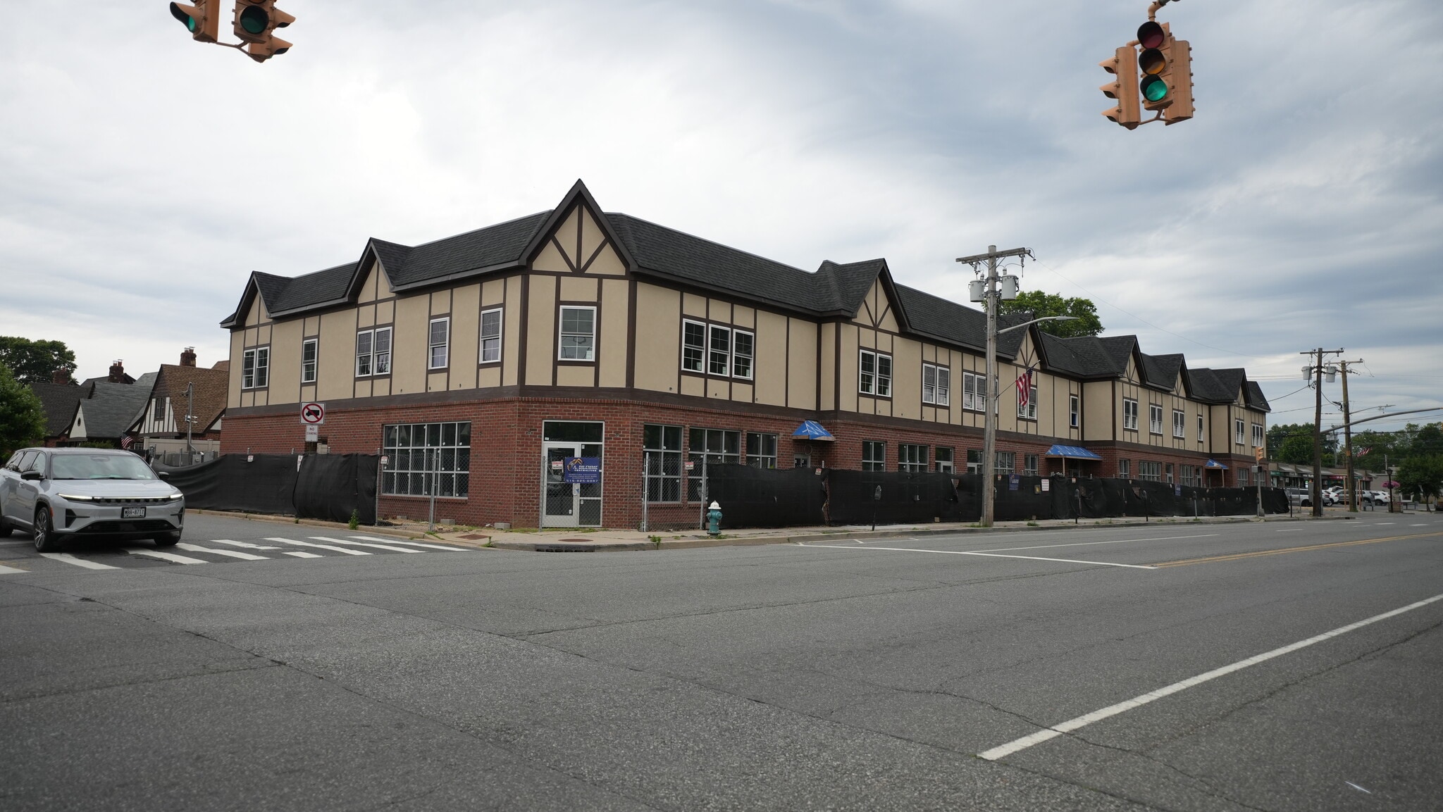 43-61 Covert Avenue, Floral Park, NY for lease Primary Photo- Image 1 of 27