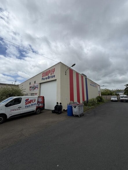Industrial in Lucé for lease - Building Photo - Image 2 of 17