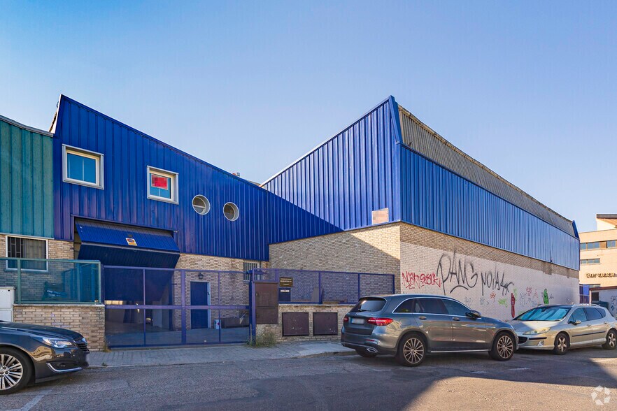 Calle los Ebanistas, 33, Alcorcón, Madrid à vendre - Photo du bâtiment - Image 2 de 2