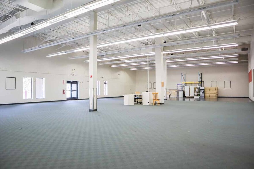 8686 Florline Blvd, Baton Rouge, LA for lease - Interior Photo - Image 3 of 16