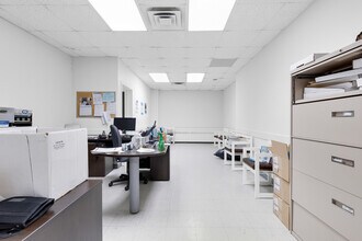 5843-5847 Ch De La Côte-Des-Neiges, Montréal, QC for lease Interior Photo- Image 1 of 12