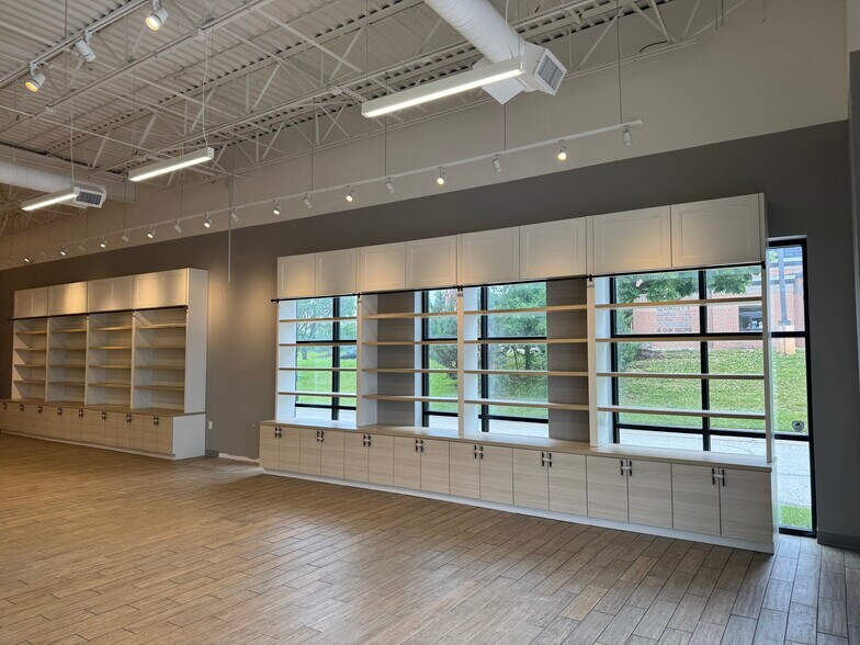 2015 W Foxwood Dr, Raymore, MO à louer - Photo intérieure - Image 2 de 13