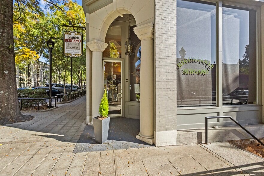 100 N Main St, Greenville, SC à vendre - Photo du bâtiment - Image 3 de 9