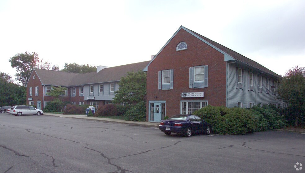 555 Pleasant St, Attleboro, MA à louer - Photo du bâtiment - Image 2 de 58