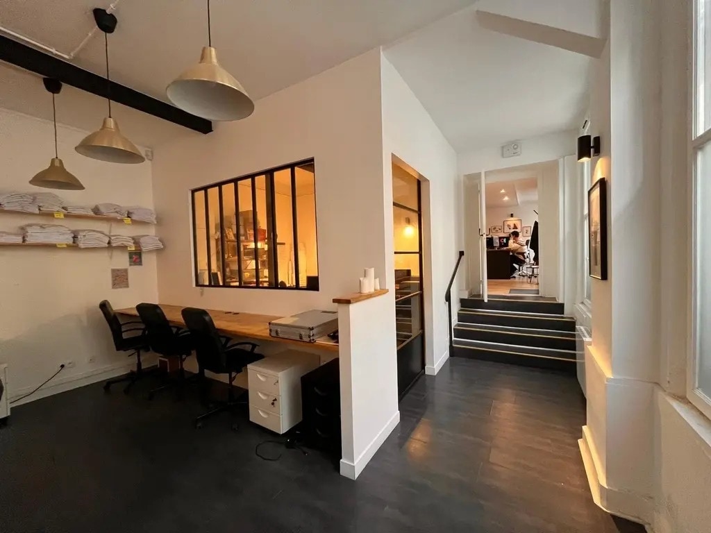 Office in Paris for lease Building Photo- Image 1 of 7