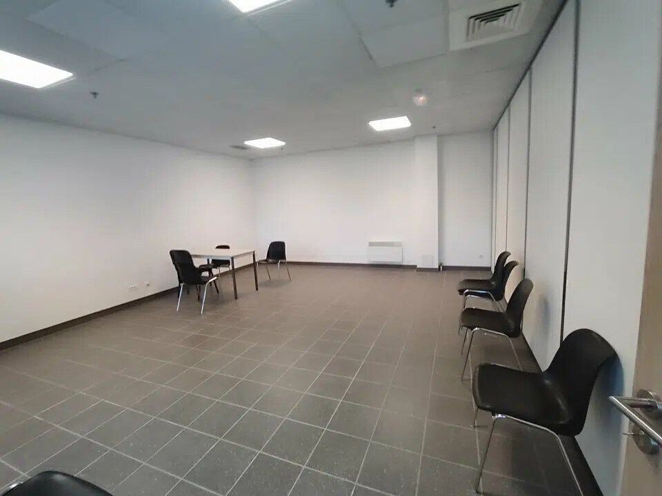 Bureau dans Saint-Quentin-Fallavier à louer Photo du bâtiment- Image 1 de 4