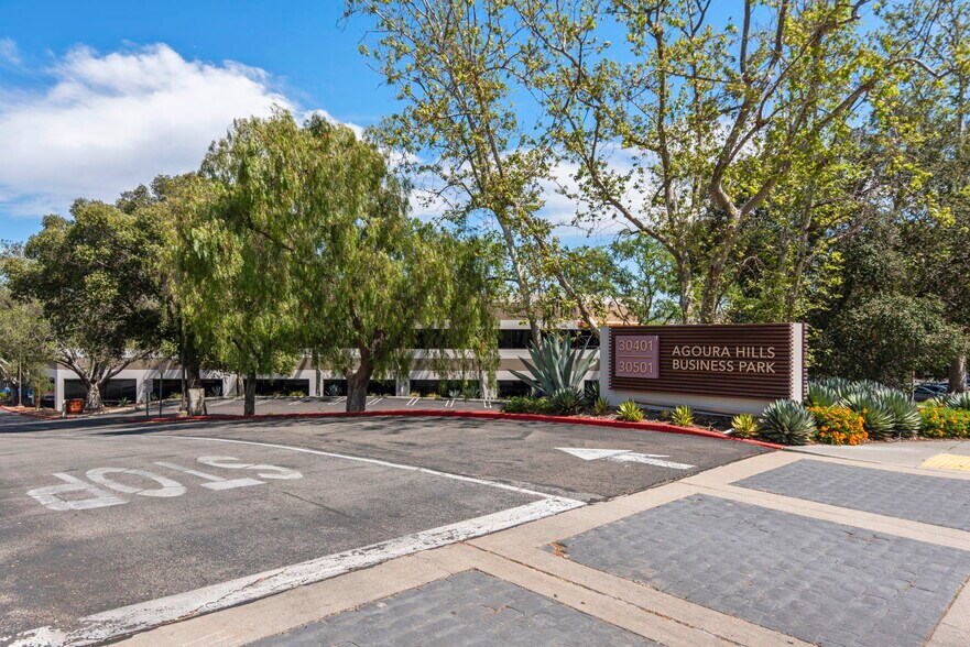 30501 Agoura Rd, Agoura Hills, CA à louer - Photo du bâtiment - Image 3 de 22