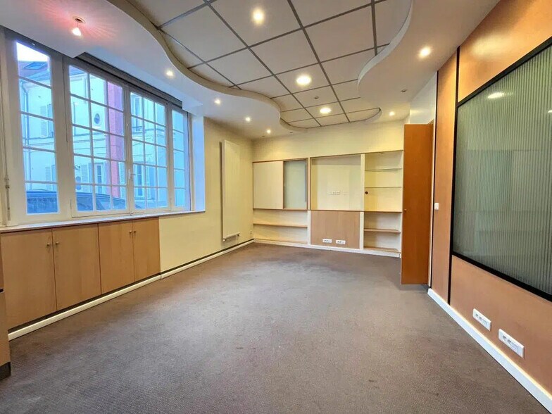 Office in Saint-Germain-en-Laye for sale - Interior Photo - Image 2 of 5