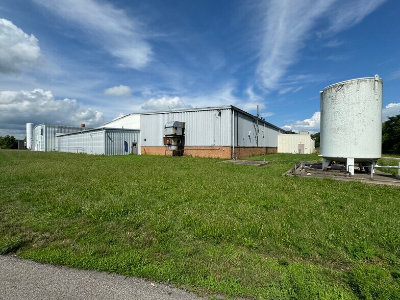 300 N West St, Marengo, IL à vendre - Photo du bâtiment - Image 3 de 4