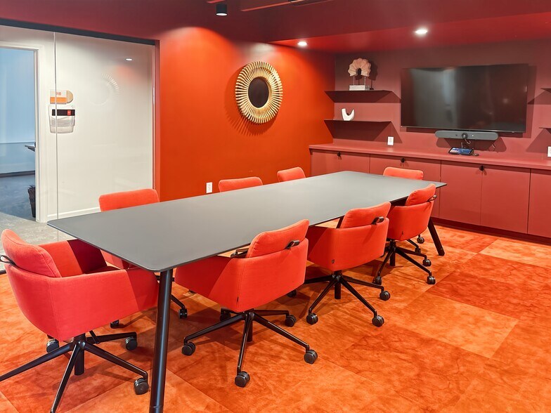 2027 Dodge St, Omaha, NE à louer - Photo intérieure - Image 2 de 24