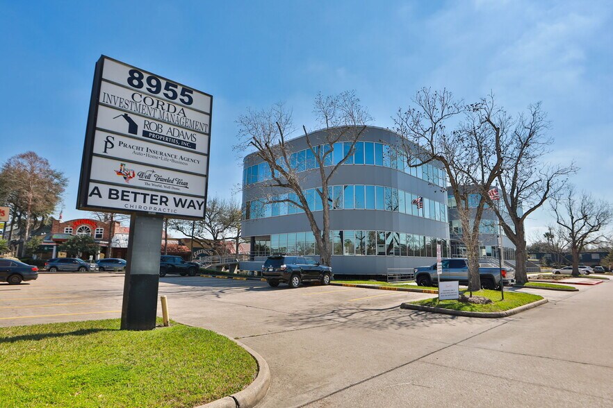 8955 Katy Fwy, Houston, TX à louer - Photo du bâtiment - Image 3 de 16