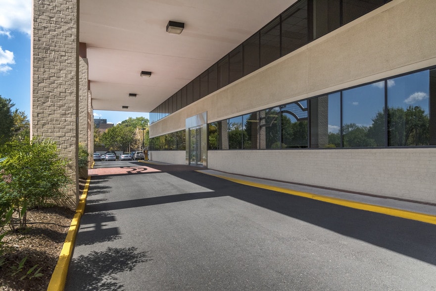 8230 Old Courthouse Rd, Vienna, VA for lease - Building Photo - Image 3 of 8