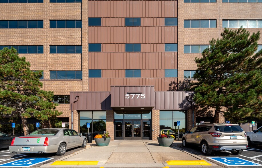 5775 Wayzata Blvd, Saint Louis Park, MN à louer - Photo du bâtiment - Image 2 de 7