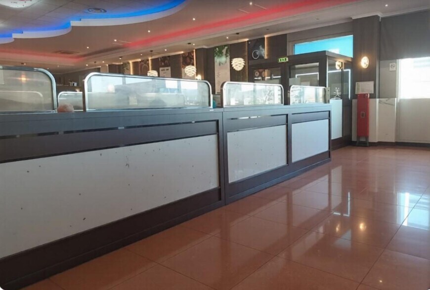 Retail in Bègles for lease - Interior Photo - Image 2 of 3