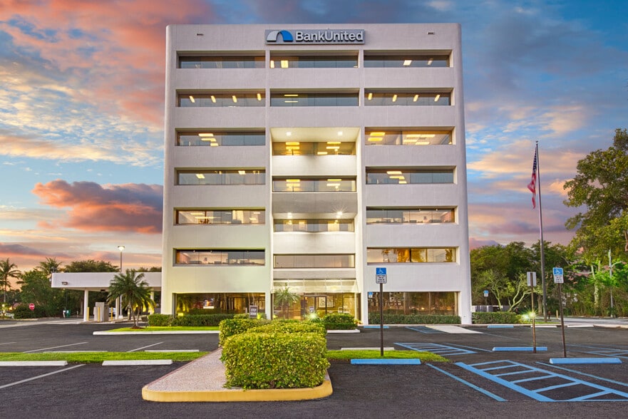 5300 W Atlantic Ave, Delray Beach, FL à louer - Photo du bâtiment - Image 2 de 5
