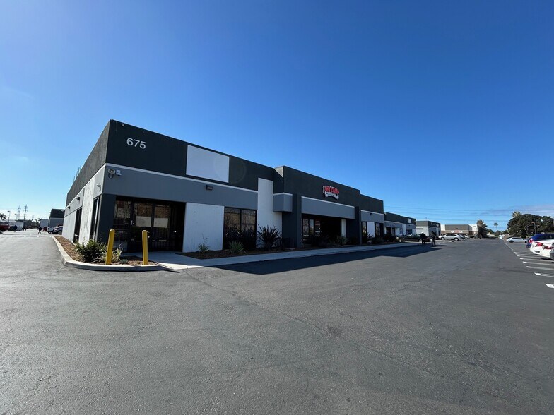 651 Palomar St, Chula Vista, CA à louer - Photo du bâtiment - Image 3 de 9
